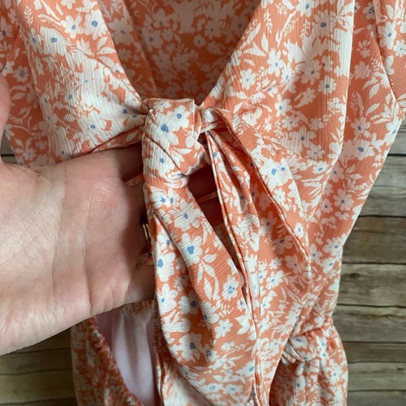 Pink Lily Coral Floral Open Back Romper Size Medium - Picture 8 of 8